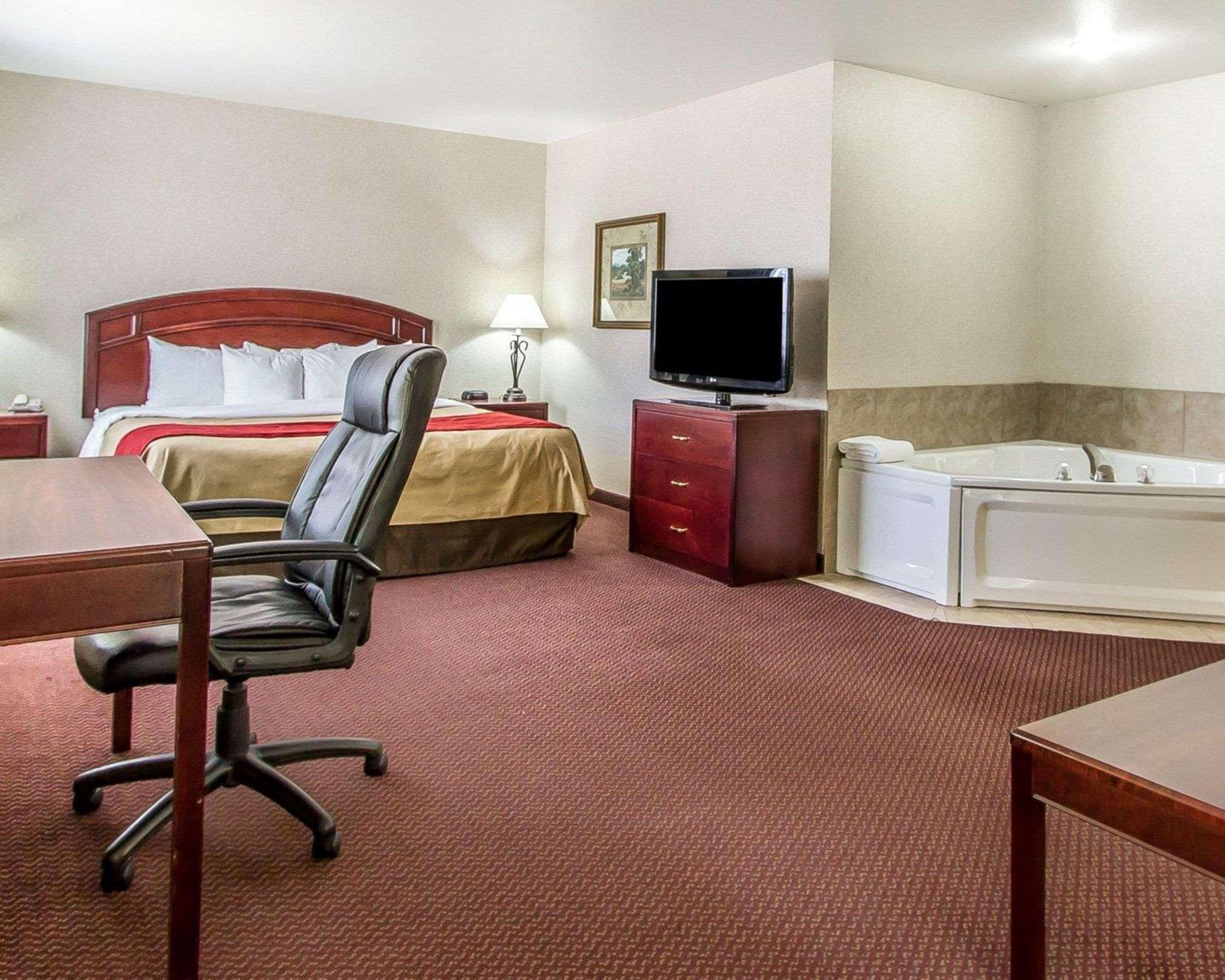Quality Inn & Suites Fort Madison Near Hwy 61 Exteriér fotografie