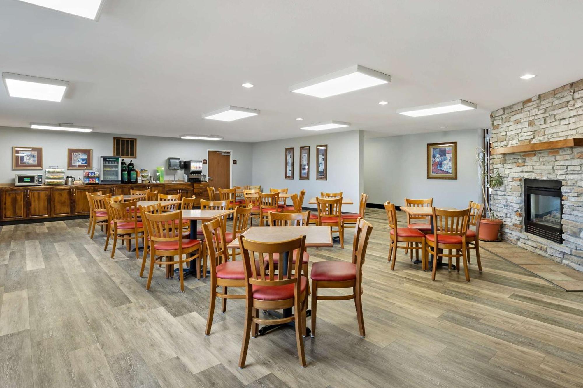 Quality Inn & Suites Fort Madison Near Hwy 61 Exteriér fotografie